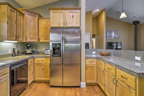 Quiet Graeagle Cabin With Yard, Deck And Grill!