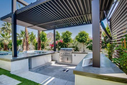 New 2022 Custom Home In Vacation Heaven Home