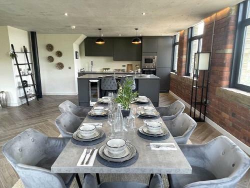5 Bedroom Luxury Apartment