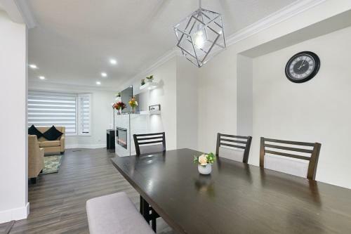 Luxury 3 Bed 2 Bath Main Portion Of The House