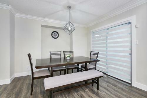 Luxury 3 Bed 2 Bath Main Portion Of The House
