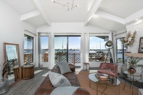 South Bayfront Entire Home 6 Bed / 4.5 Bath