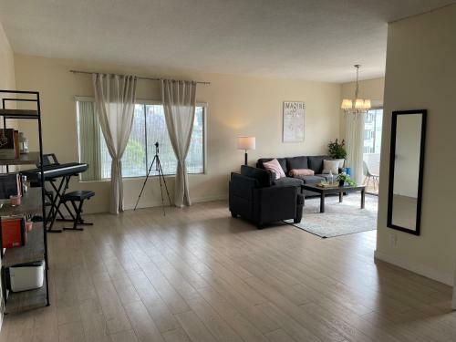 Stylish Living With Comfort Next To Beverly Hills