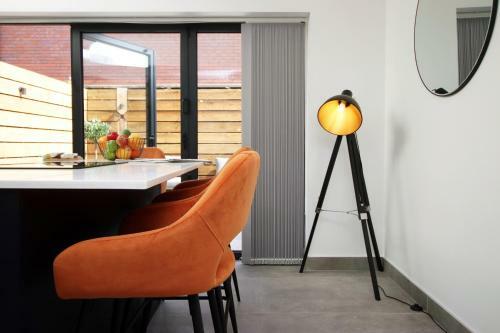 New 2022 Spacious 2 Bed Apartment - Private Courtyard - Underfloor Heating