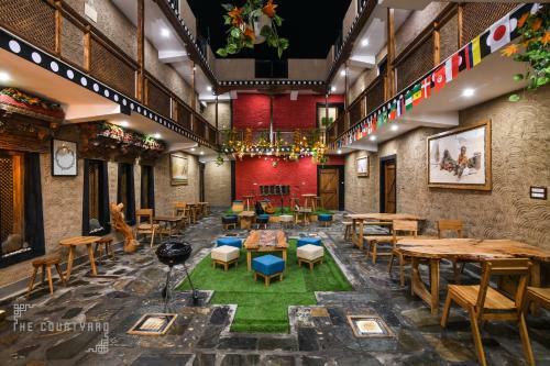 Albergue The Courtyard Bunks & Rooms