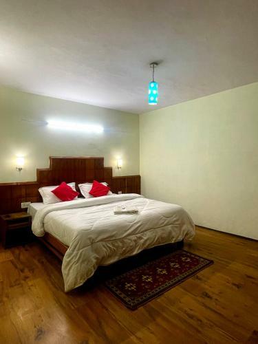 Hotel Emerald Origins