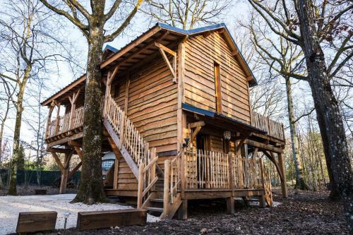 Charmante Cabane Dans Les Arbres Avec Jacuzzi Et Sauna