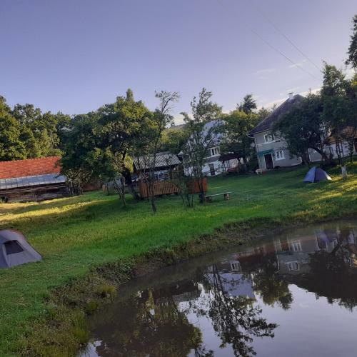 Hostal Room In Bb - Camping Retreat In A Rural Way