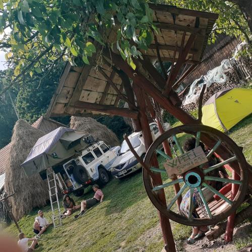 Hostal Room In Bb - Camping Retreat In A Rural Way