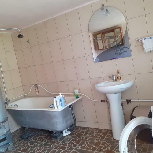 Hostal Room In Bb - Camping Retreat In A Rural Way