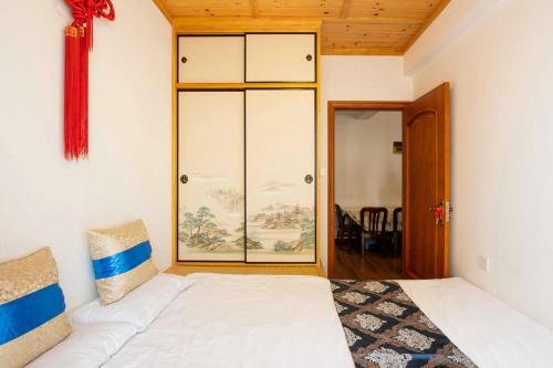 Locals Apartment Inn 20