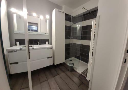 Apartamento Au Calme, 200m Du Centre T2 Avec Balcon Et Parking