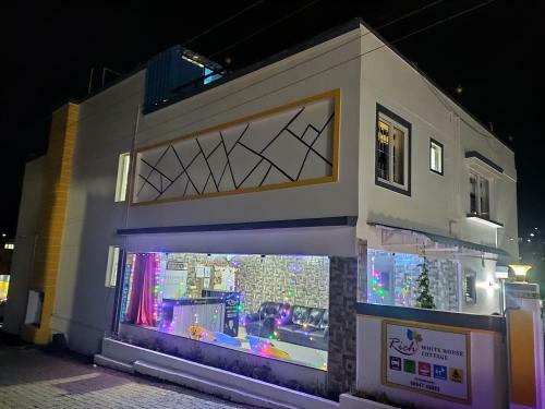 Hostal New Rich White House