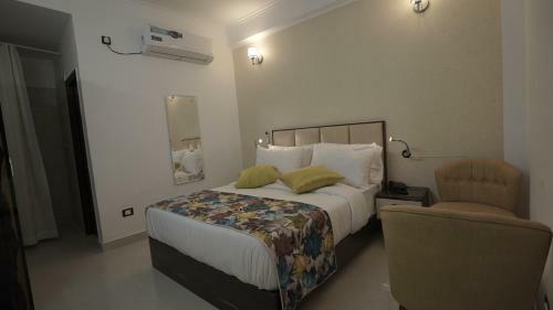 Apartamento M K Hotel And Restaurant