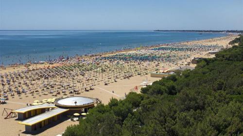 Two-bedroom Apartment In Residence By The Beach With Shared Pool