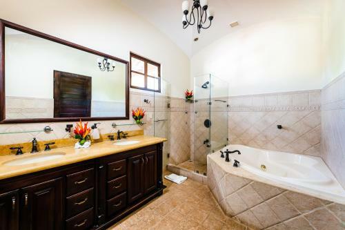 Villa Dream House In Prestigious Hacienda Pinilla