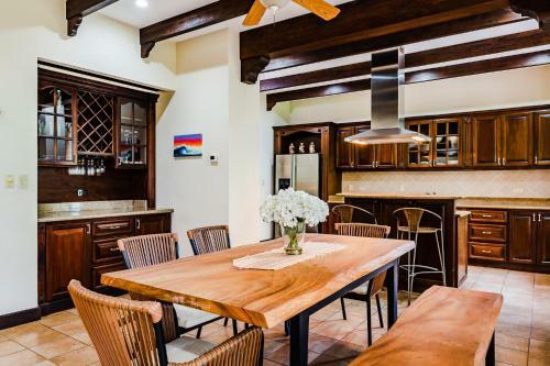 Villa Dream House In Prestigious Hacienda Pinilla