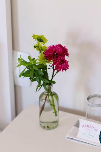 Hostal Whispering Oaks Guest House