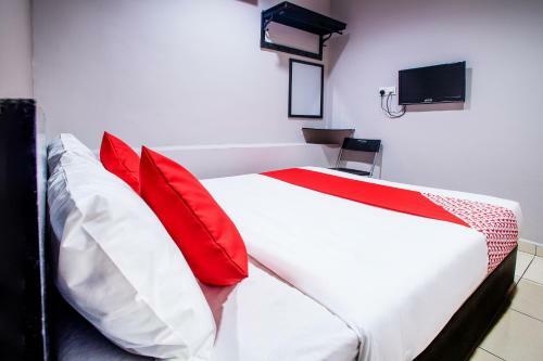 Oyo 44097 Avatarr Hotel