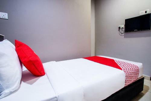 Oyo 44097 Avatarr Hotel