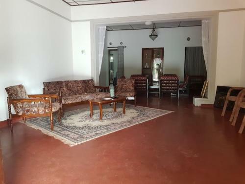 Hotel Janahitha Holiday Bungalow