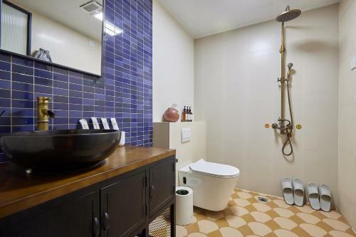 Locals Apartment House 02
