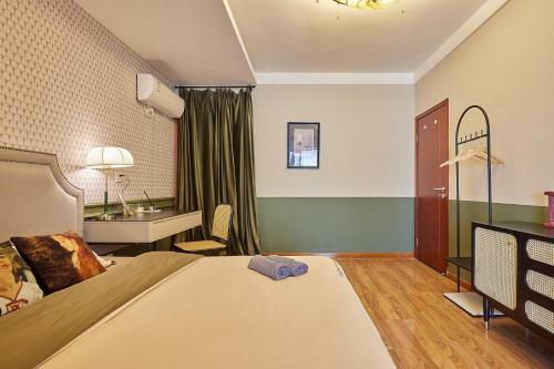 Locals Apartment House 02