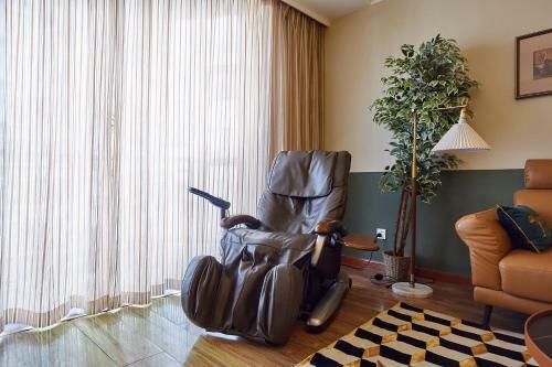 Locals Apartment House 02