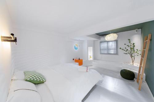 Locals Apartment House 15