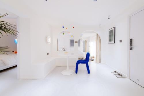 Locals Apartment House 15