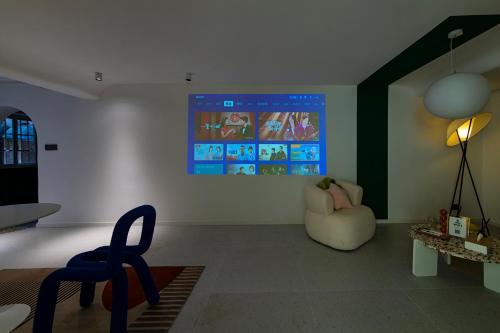 Locals Apartment House 15