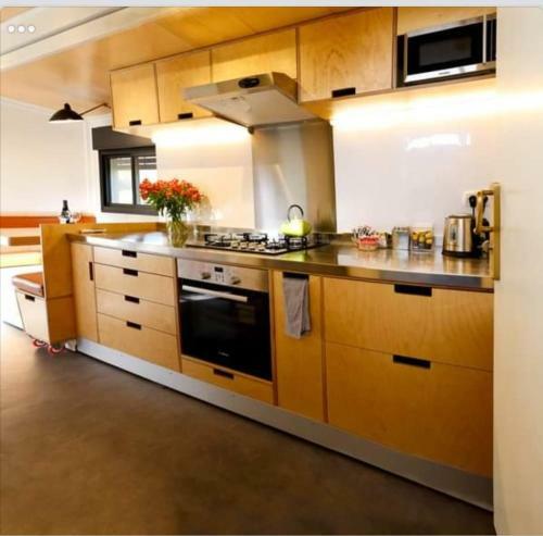Point Of View - A Luxurious Remote Portable Private Resort On Wheels