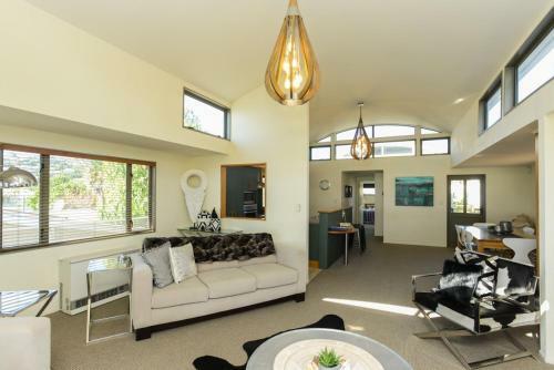 Napier Sea Views - Ahuriri Holiday House