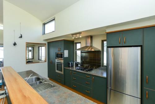 Napier Sea Views - Ahuriri Holiday House