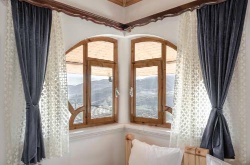 Hostal Alpeta Agrotourism & Winery - Roshnik , Berat