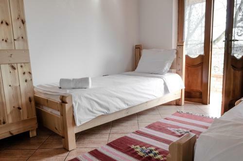 Hostal Alpeta Agrotourism & Winery - Roshnik , Berat
