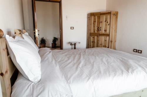 Hostal Alpeta Agrotourism & Winery - Roshnik , Berat