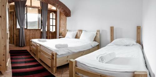 Hostal Alpeta Agrotourism & Winery - Roshnik , Berat