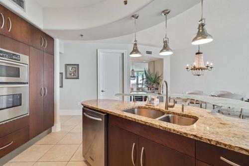 Apartamento Bella Luna 202 - Luxurious Bayfront 3bd/3ba