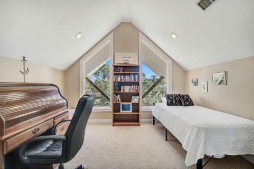 Spacious Private Bayfront & Pet Friendly 5bd/3ba + Bonus Loft