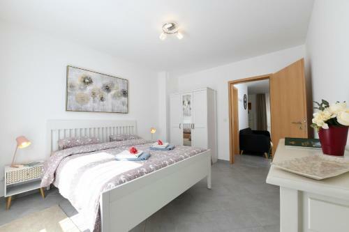 Aria Apartment - Free Parking & Train Station