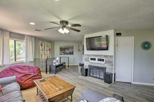 Peaceful Payson Cabin With Deck And Mtn Views!