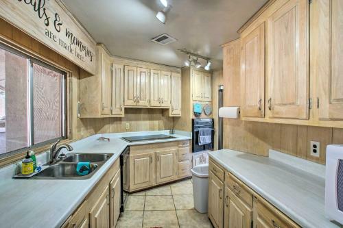 Peaceful Payson Cabin With Deck And Mtn Views!