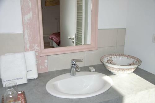 Hostal La Ferme Aux Glycines