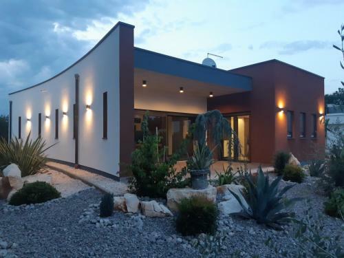 Hostal Bijou House With Apartments