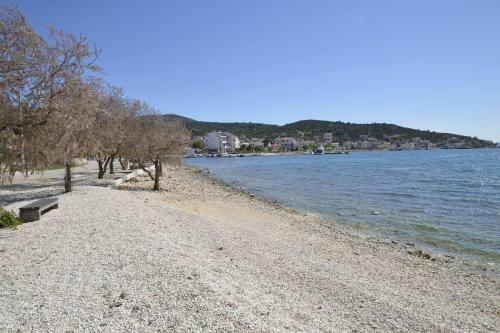 Lovely 2-bed Apartment In Vinisce Close To Beach