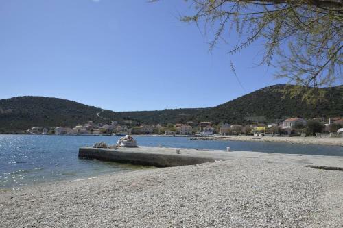 Lovely 2-bed Apartment In Vinisce Close To Beach