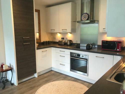 Lovely 1-bed Apartment In Addlestone