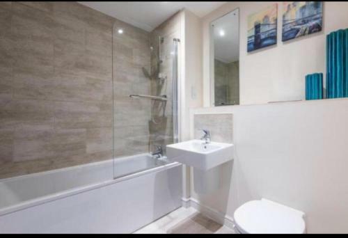 Lovely 1-bed Apartment In Addlestone
