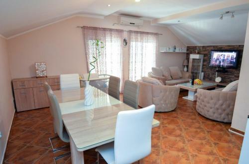 Luxury Apartment With Sea View A&b